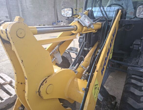 KOMATSU WA 70M-8E0 d'occasion