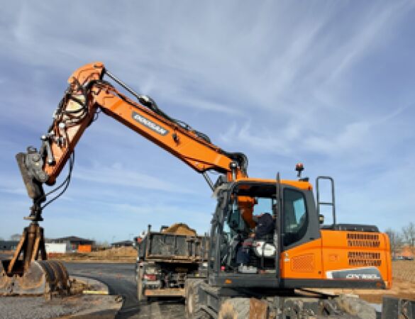 DOOSAN DX 140W d'occasion