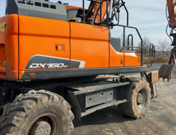 DOOSAN DX 140W d'occasion