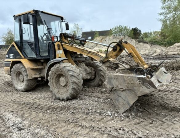 CATERPILLAR 906 d'occasion